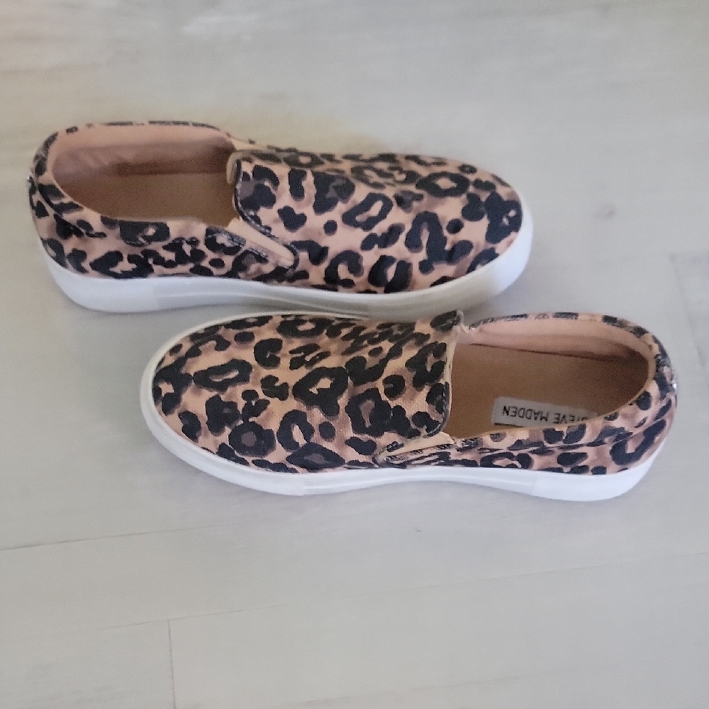 Steve Madden Brown and Black Sneakers with Leopard Print - Picture 4 of 7